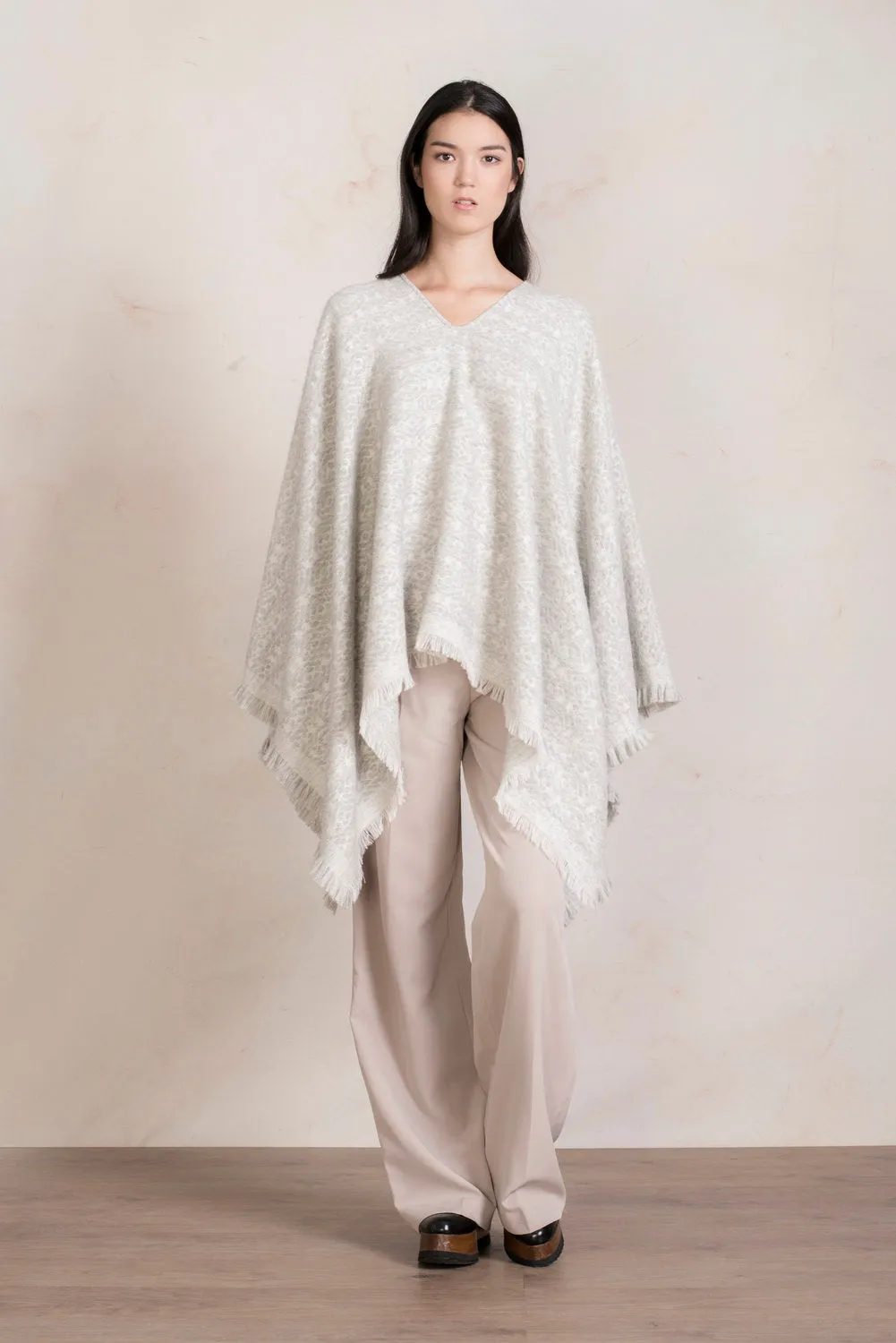Reiza Cape Alpaca & Wool Color Grey & Ecru