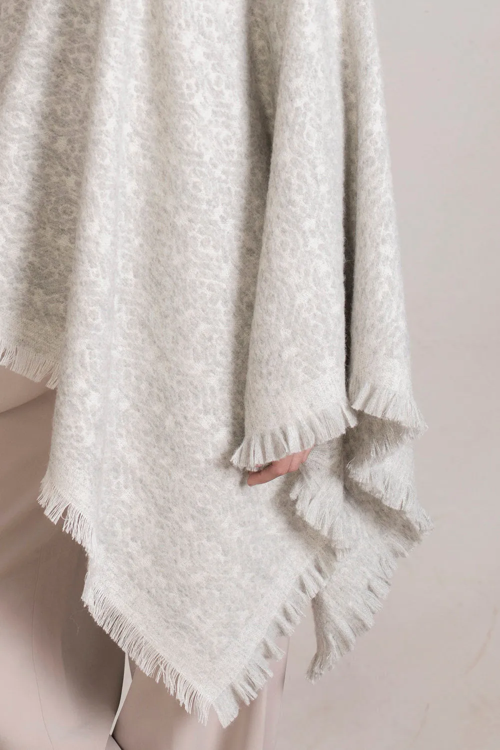 Reiza Cape Alpaca & Wool Color Grey & Ecru